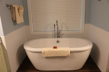 stormy point village lakeside