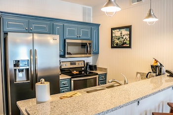 stormy point village lakeside