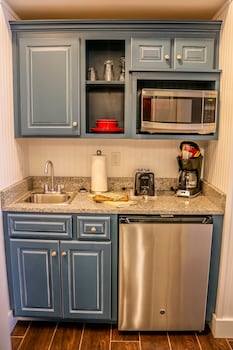 stormy point village lakeside