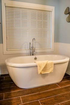 stormy point village lakeside