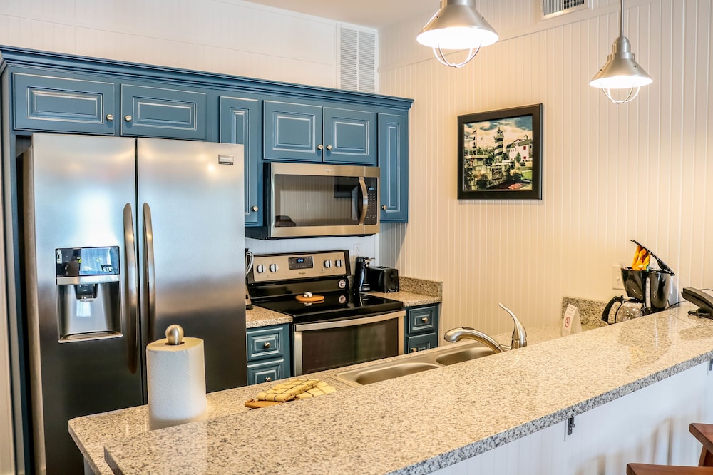 stormy point village lakeside