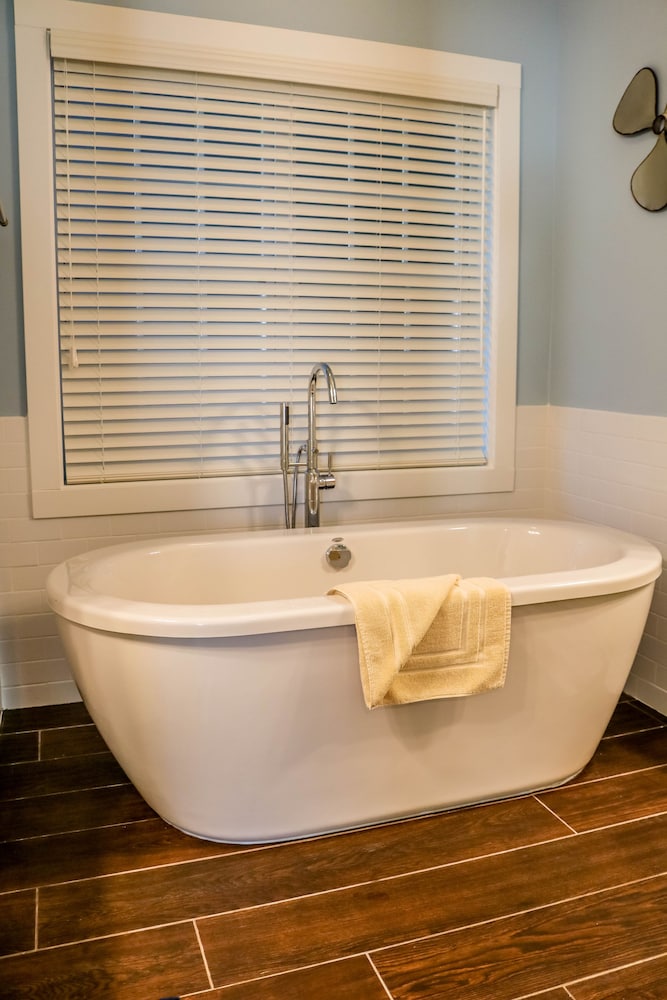 stormy point village lakeside