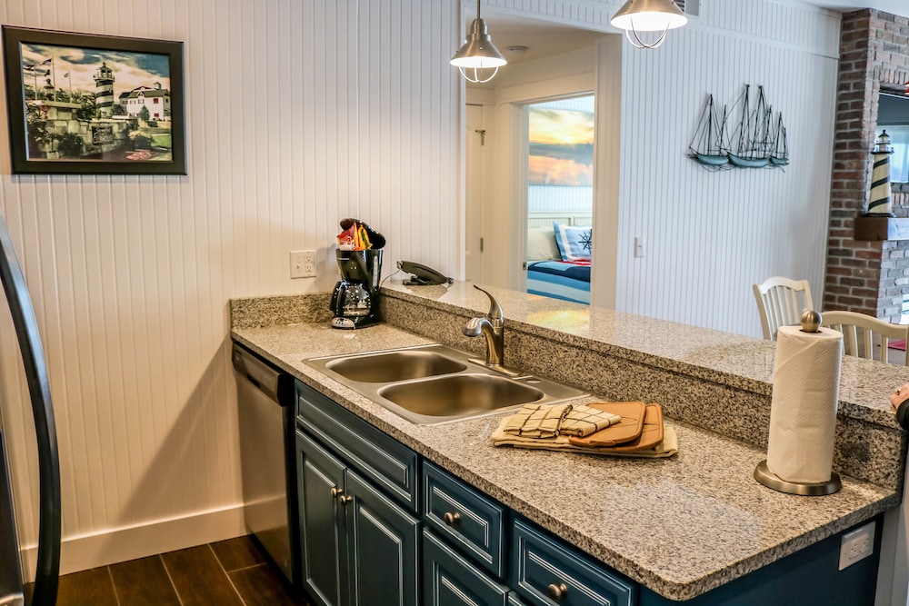 stormy point village lakeside