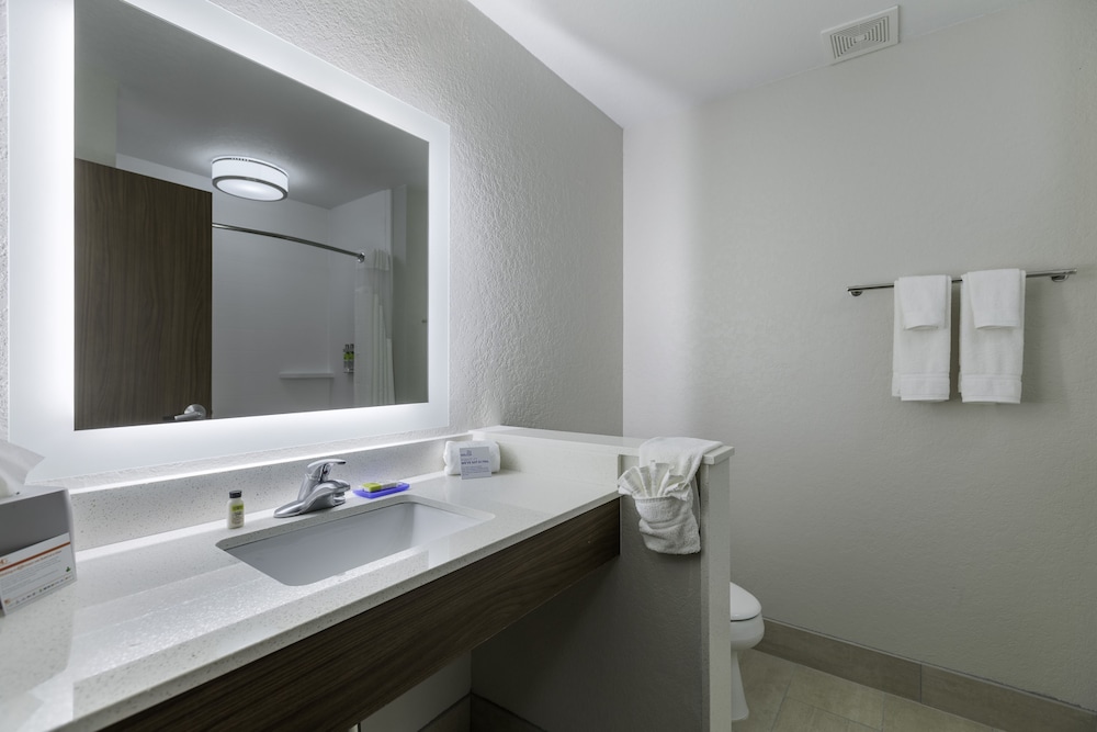 holiday inn express and suites san marcos south by ihg