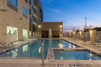 Holiday Inn Express And Suites San Marcos South By Ihg,Hays>>Buda,3 star