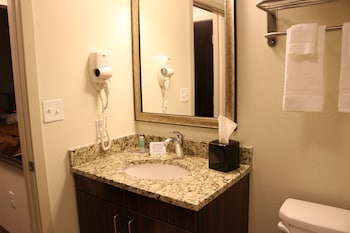 mainstay suites st louis airport
