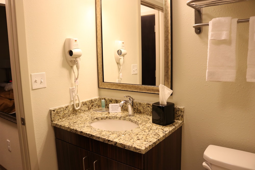 mainstay suites st louis airport