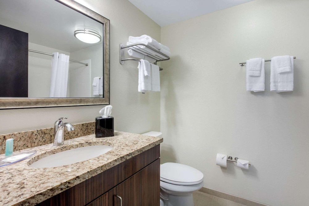 mainstay suites st louis airport