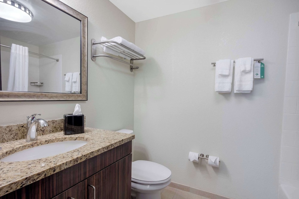 mainstay suites st louis airport