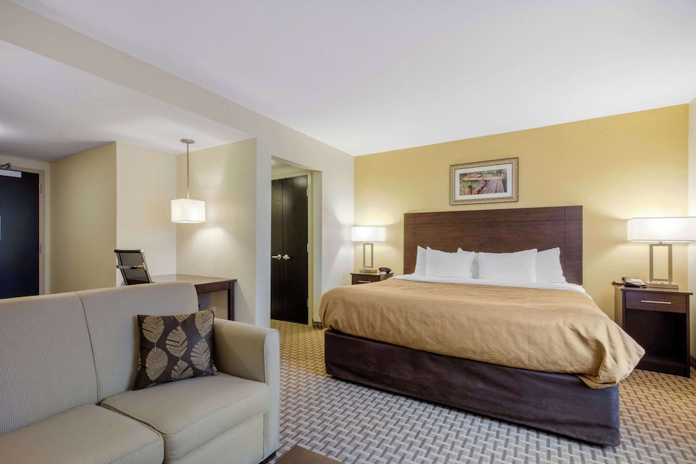 mainstay suites st louis airport