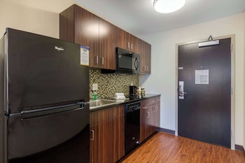 mainstay suites st louis airport