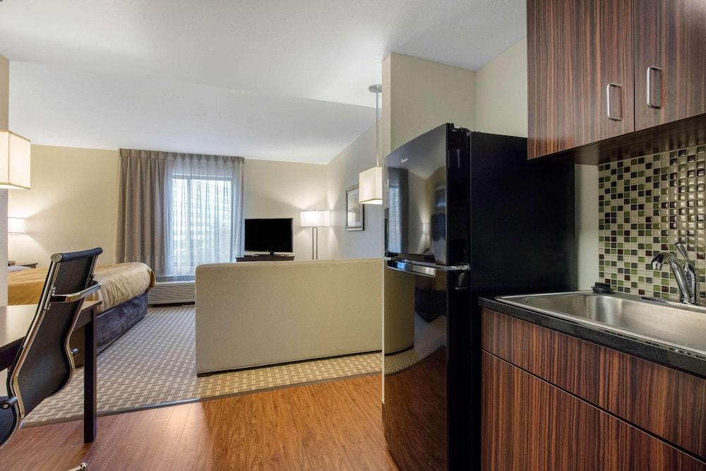 mainstay suites st louis airport