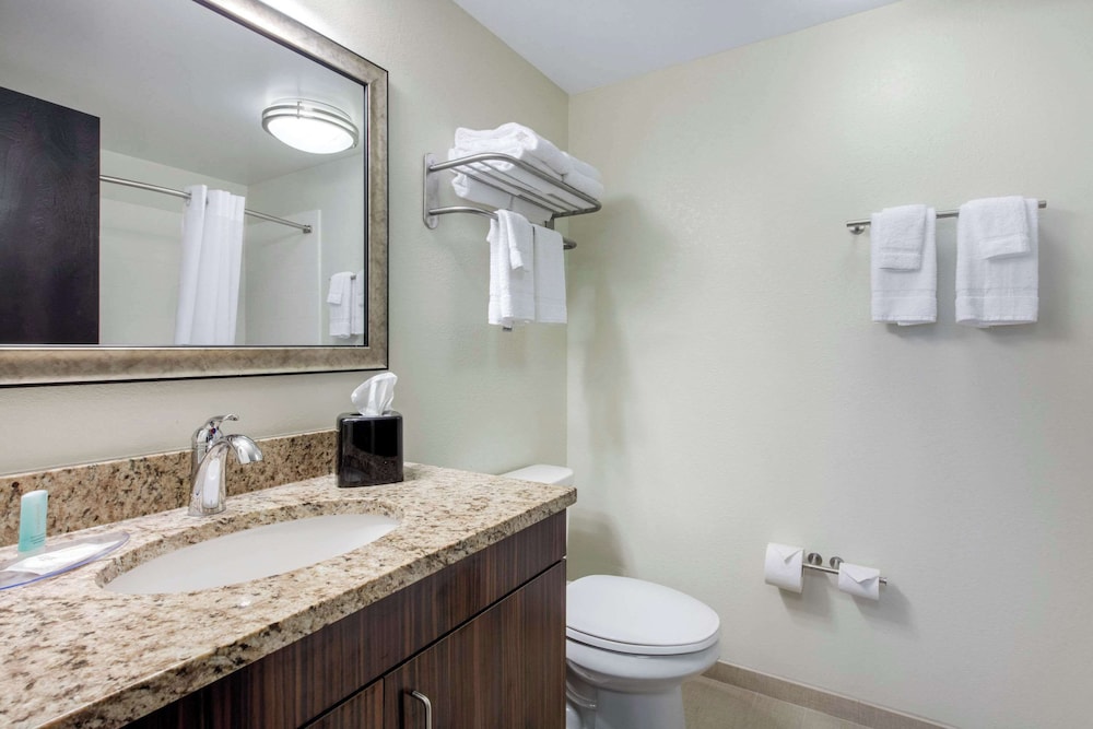 mainstay suites st louis airport