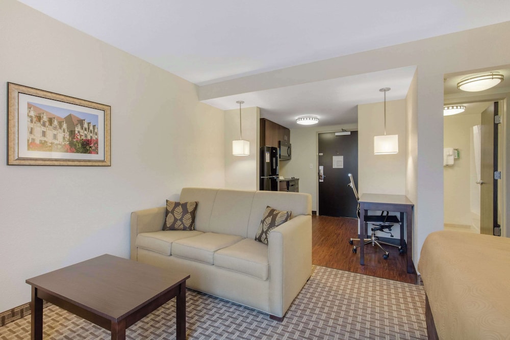 mainstay suites st louis airport