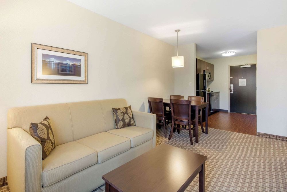 mainstay suites st louis airport