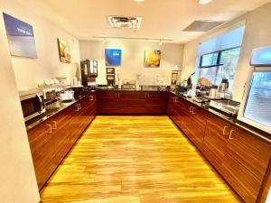 mainstay suites st louis airport