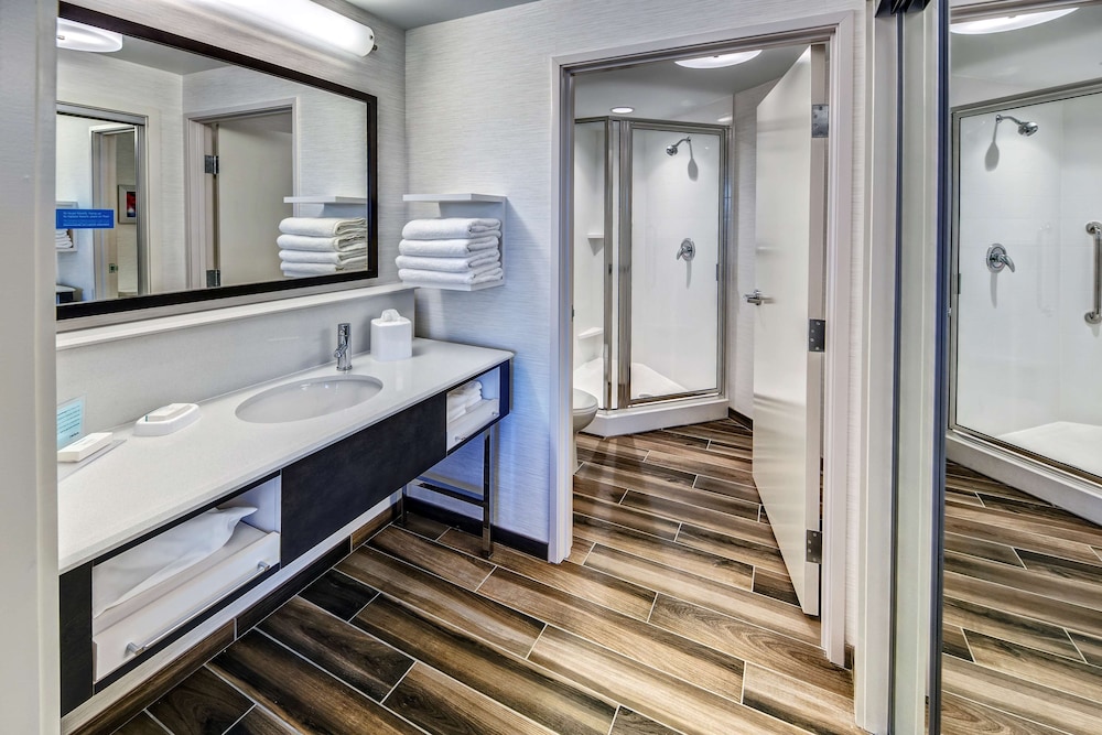 hampton inn and suites franklin berry farms