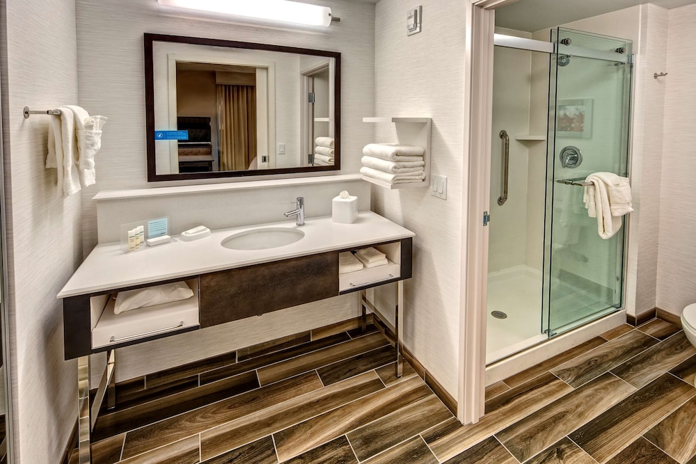 hampton inn and suites franklin berry farms