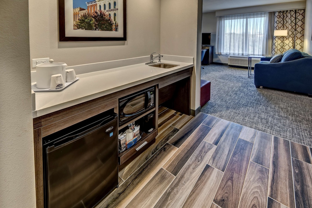 hampton inn and suites franklin berry farms