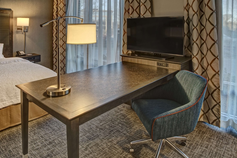 hampton inn and suites franklin berry farms