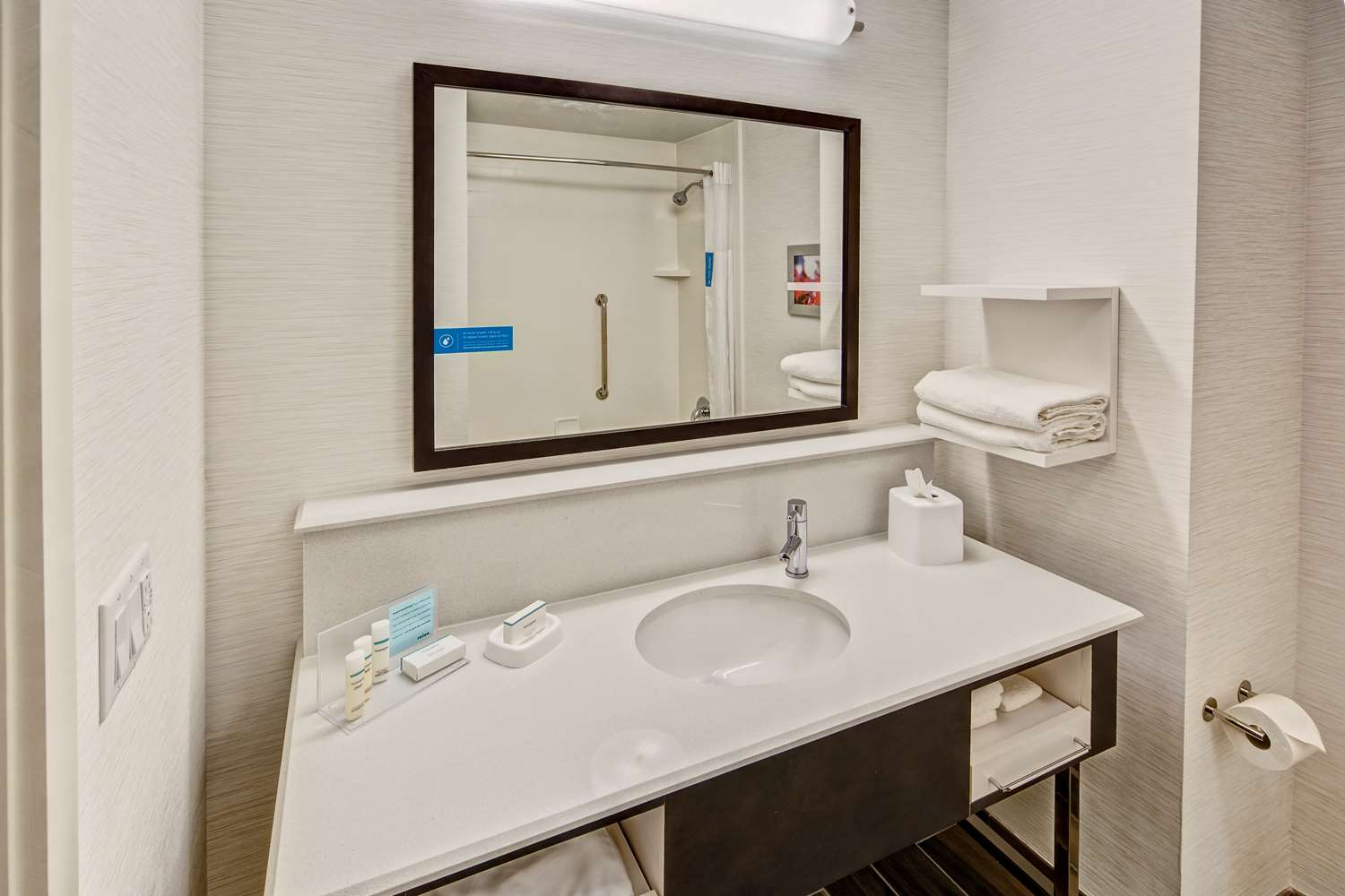 hampton inn and suites franklin berry farms