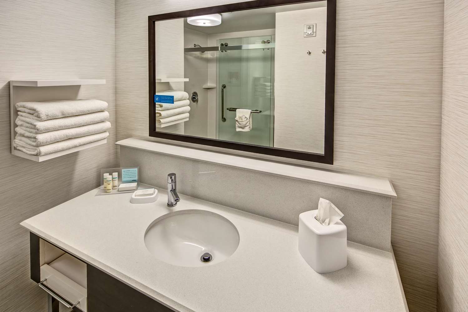 hampton inn and suites franklin berry farms