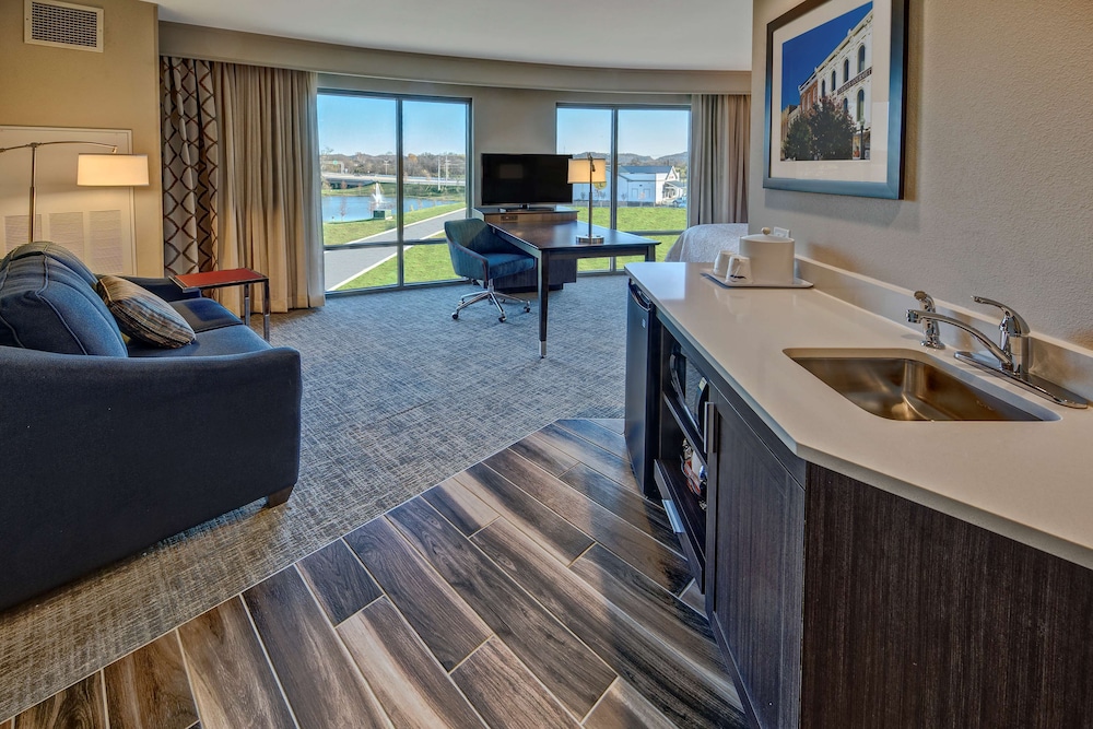 hampton inn and suites franklin berry farms