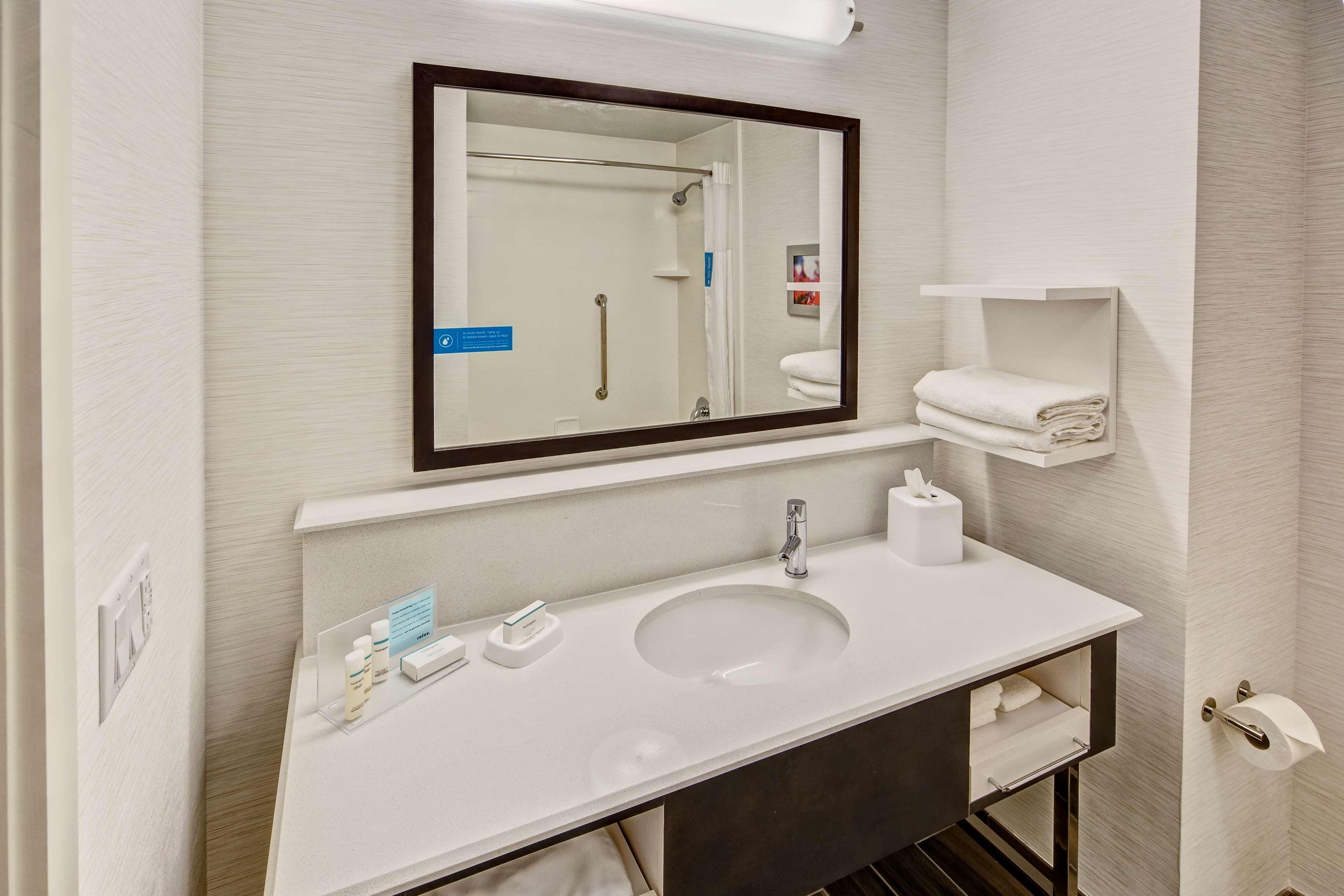 hampton inn and suites franklin berry farms