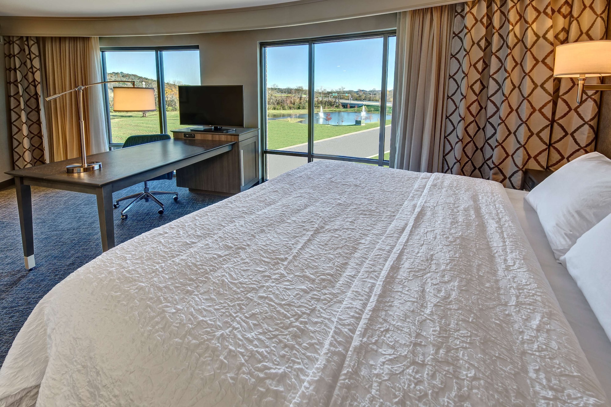 hampton inn and suites franklin berry farms