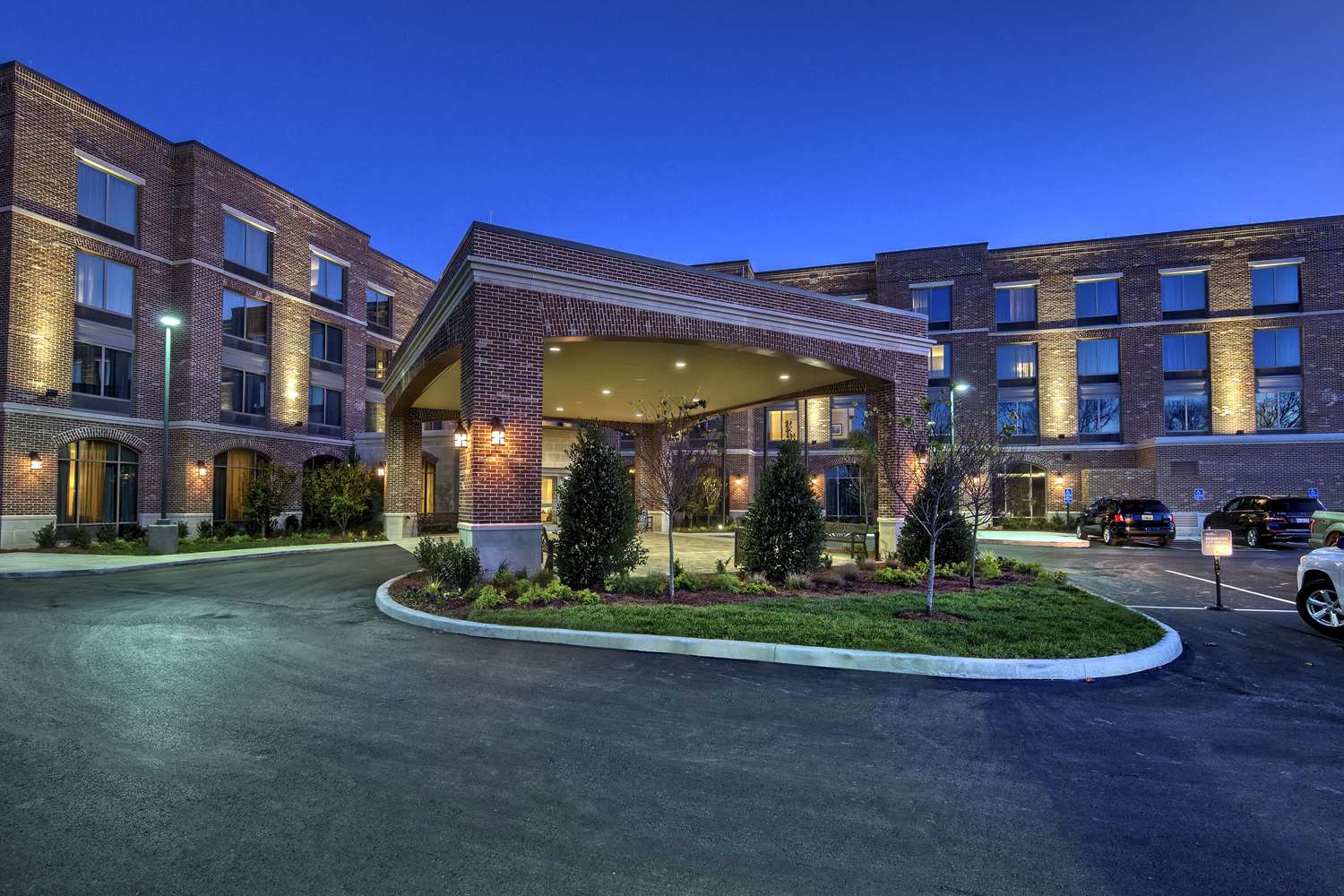 hampton inn and suites franklin berry farms
