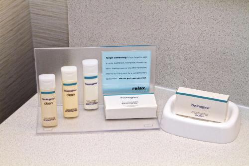 hampton inn and suites franklin berry farms