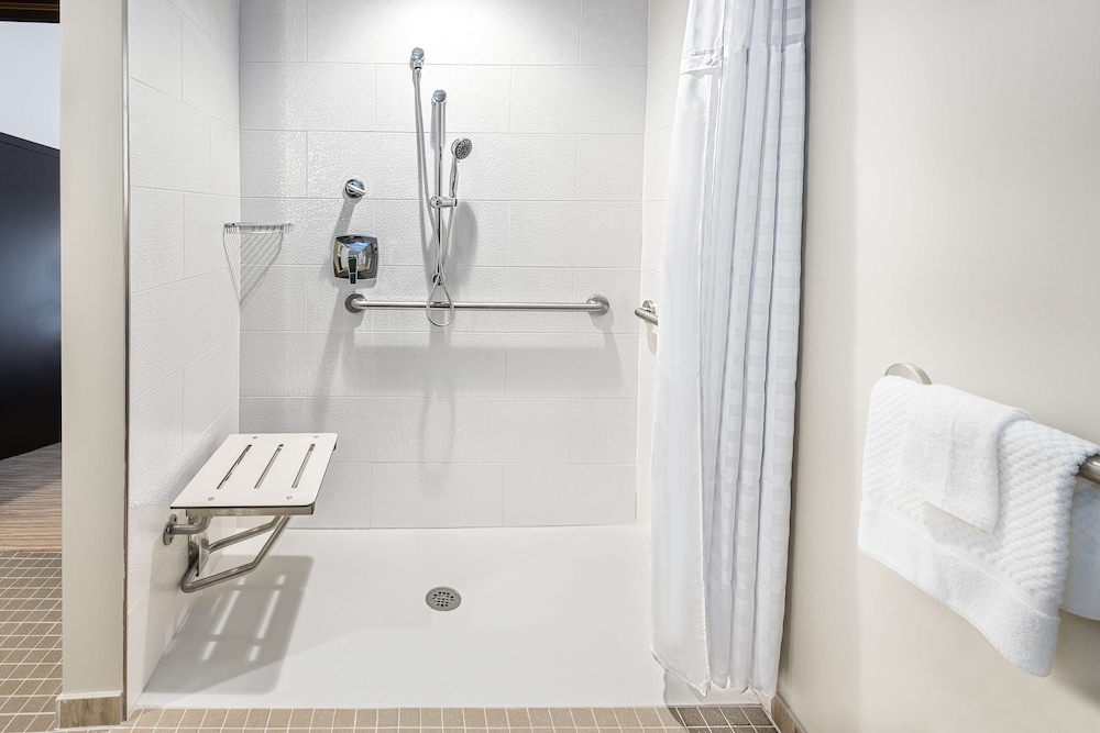 embassy suites by hilton college station tx