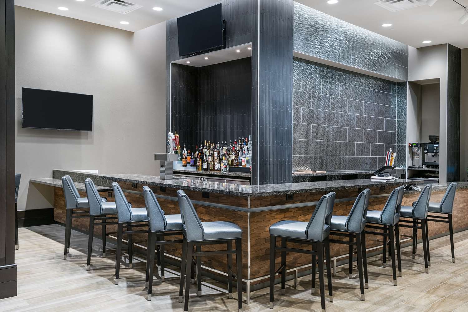 embassy suites by hilton college station tx