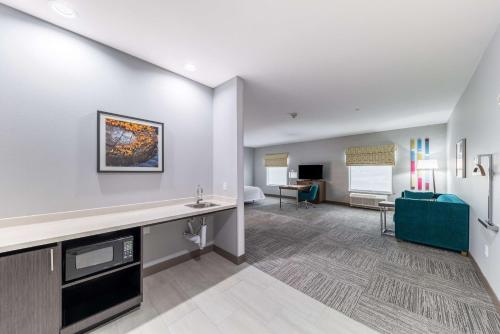 hampton inn and suites pryor