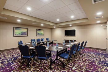 hampton inn and suites leavenworth