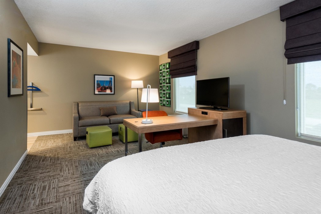 hampton inn and suites west melbourne palm bay road