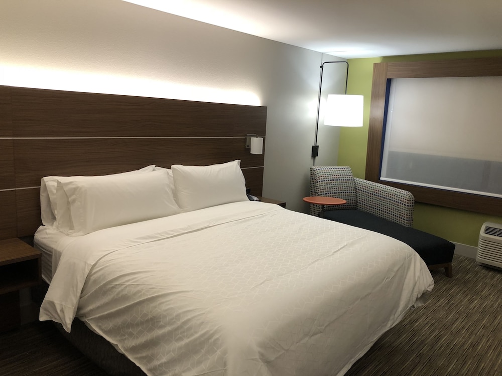 holiday inn express and suites racine by ihg