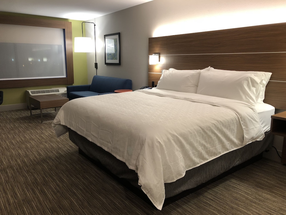 holiday inn express and suites racine by ihg