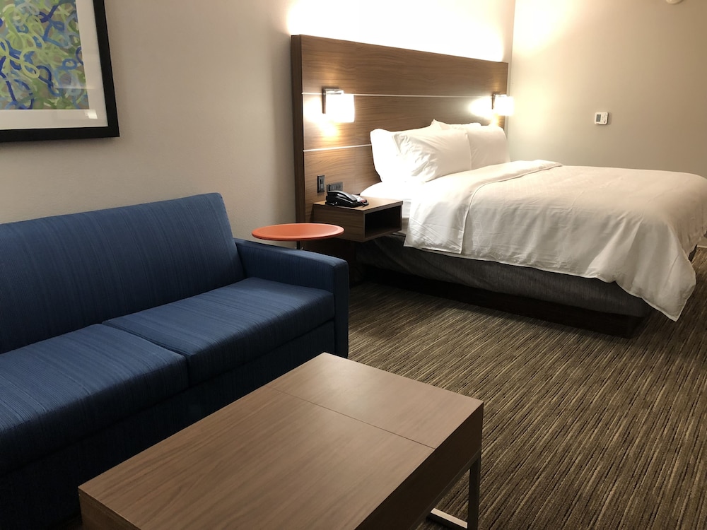 holiday inn express and suites racine by ihg
