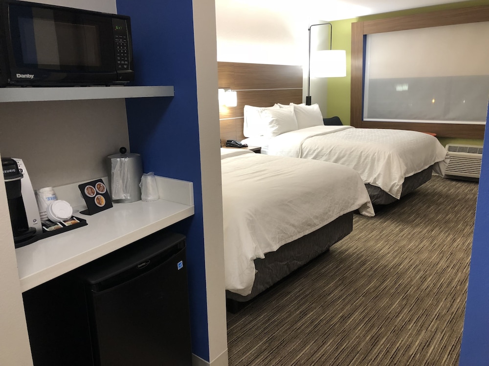 holiday inn express and suites racine by ihg
