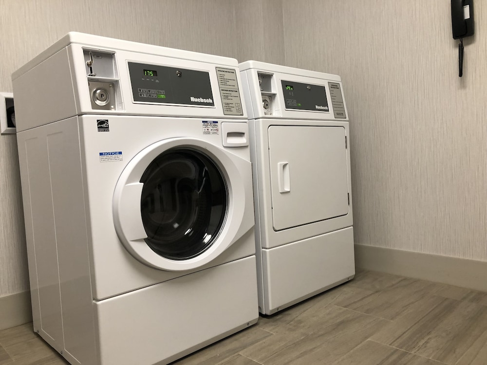 holiday inn express and suites racine by ihg