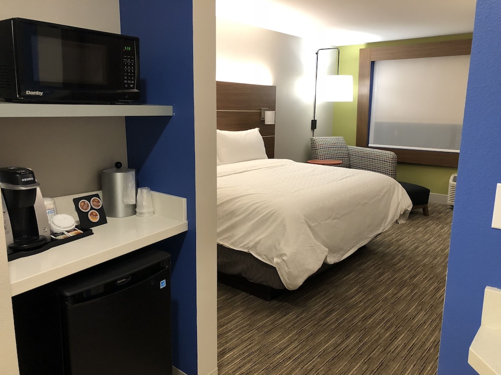 holiday inn express and suites racine by ihg