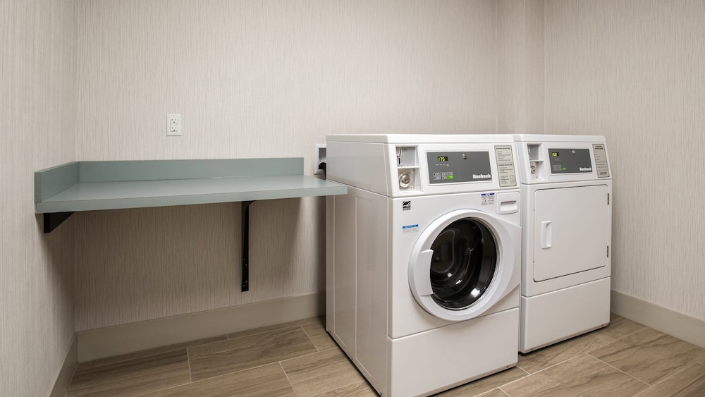 holiday inn express and suites racine by ihg