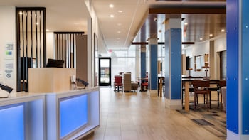 holiday inn express and suites racine by ihg