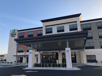 holiday inn express and suites racine by ihg
