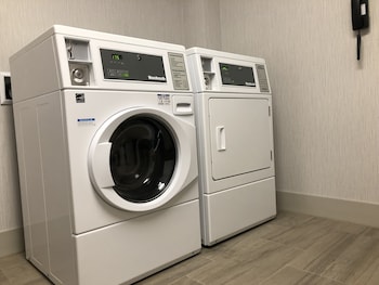holiday inn express and suites racine by ihg