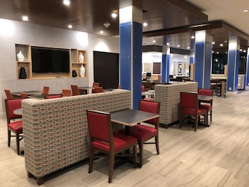holiday inn express and suites racine by ihg