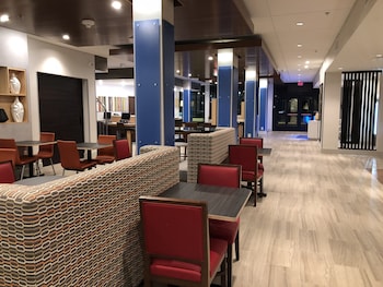 holiday inn express and suites racine by ihg