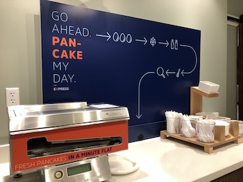 holiday inn express and suites racine by ihg