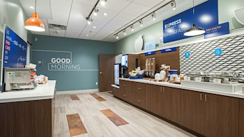 holiday inn express and suites racine by ihg